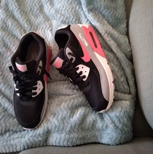 Nike Air max 90s coral, black and white